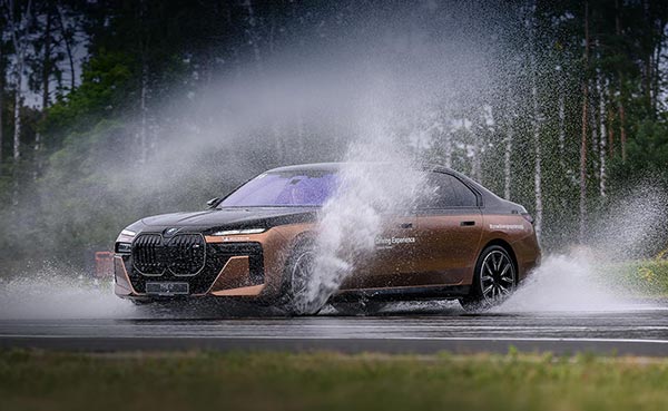 BMW M Driving Experience. BMW BASIC COMPACT TRAINING